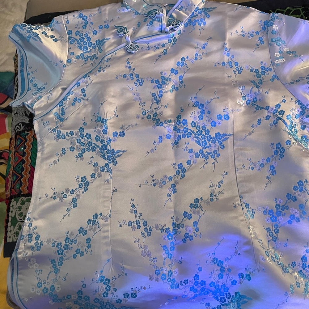 Floral Blue and White Cheongsam Top